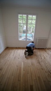 Curage des interstices inter-lames sur ce parquet cloué.
#parquet #parqueteur #poncage #artisan #renovation #chantier #parquetancien